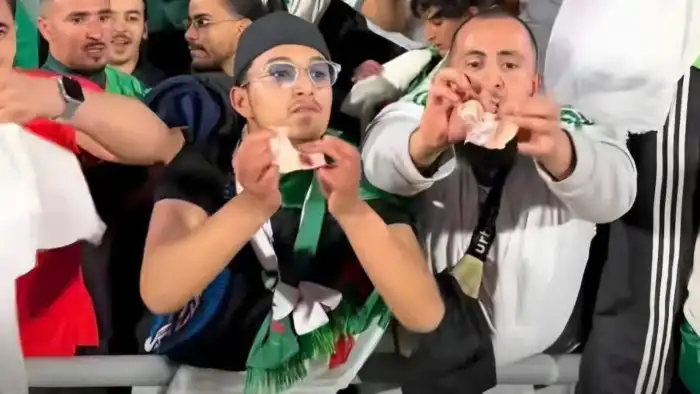 محكمة مراكش تُدين جزائرياً بتهمة الإساءة للعملة الوطنية داخل ملعب كرة القدم