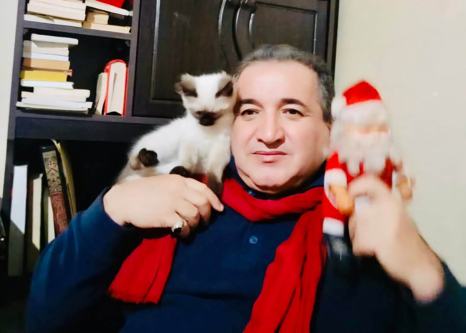 عناصر أمنية تعتقل الحقوقي حسن بوراس من أمام منزله بالبيض وتقتاده إلى وجهة مجهولة